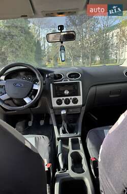 Хэтчбек Ford Focus 2005 в 