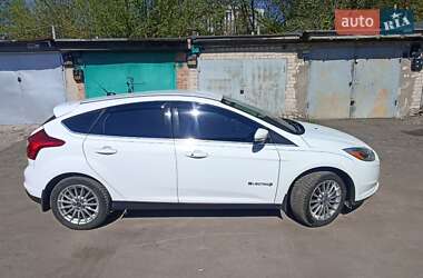 Хэтчбек Ford Focus 2013 в 
