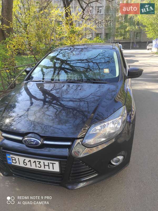 Хэтчбек Ford Focus 2012 в 
