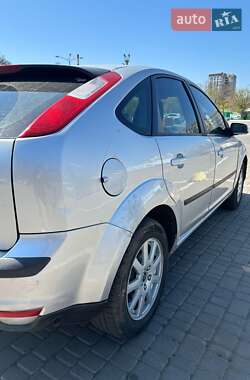 Хэтчбек Ford Focus 2007 в 