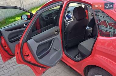 Хэтчбек Ford Focus 2010 в 