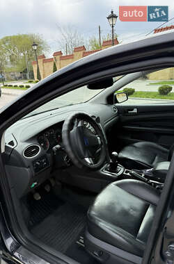 Хэтчбек Ford Focus 2005 в 