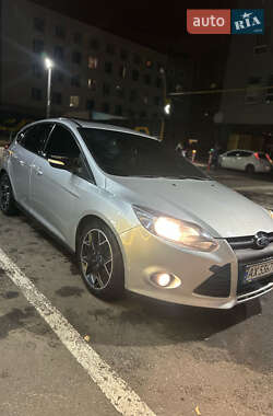 Хетчбек Ford Focus 2012 в 