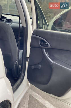 Универсал Ford Focus 2000 в 