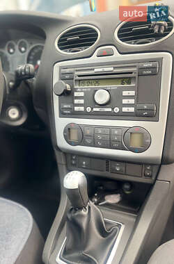Хэтчбек Ford Focus 2006 в 