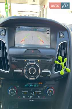 Седан Ford Focus 2015 в 
