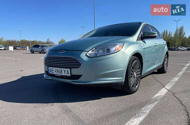 Хэтчбек Ford Focus 2012 в 
