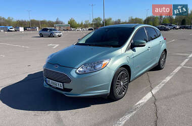 Хэтчбек Ford Focus 2012 в 