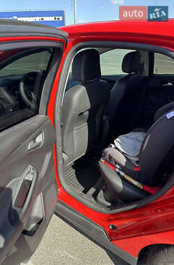 Хэтчбек Ford Focus 2015 в 
