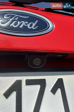 Хэтчбек Ford Focus 2015 в 