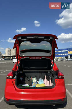 Хэтчбек Ford Focus 2015 в 