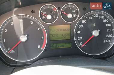 Хэтчбек Ford Focus 2005 в 