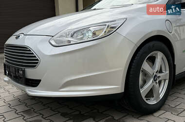 Хетчбек Ford Focus 2014 в 