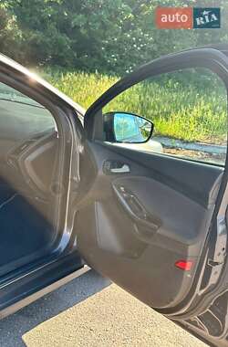 Седан Ford Focus 2015 в 