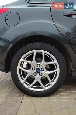 Седан Ford Focus 2015 в 