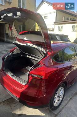 Хэтчбек Ford Focus 2015 в 