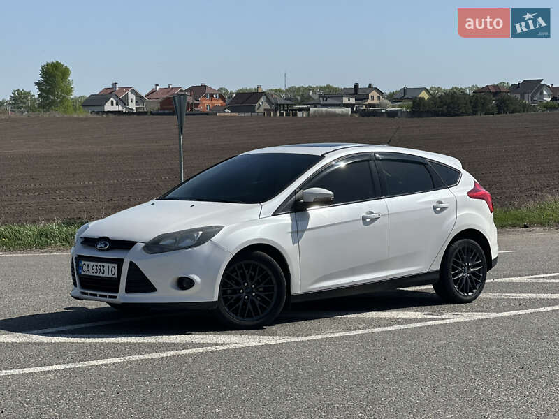 Хэтчбек Ford Focus 2012 в 