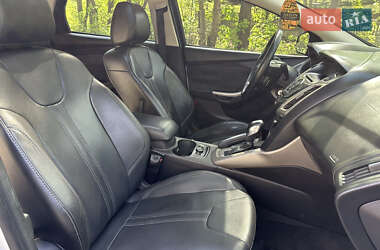 Хэтчбек Ford Focus 2012 в 