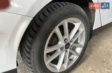 Седан Ford Focus 2015 в 