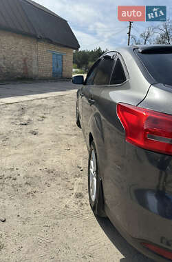 Седан Ford Focus 2015 в 