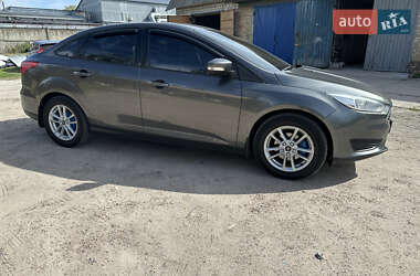 Седан Ford Focus 2015 в 