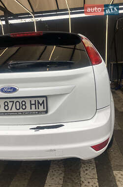 Хэтчбек Ford Focus 2010 в 