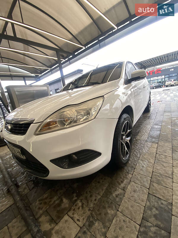 Хэтчбек Ford Focus 2010 в Ужгороде