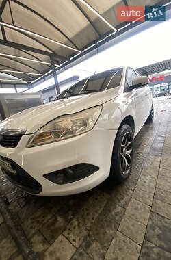 Хэтчбек Ford Focus 2010 в 