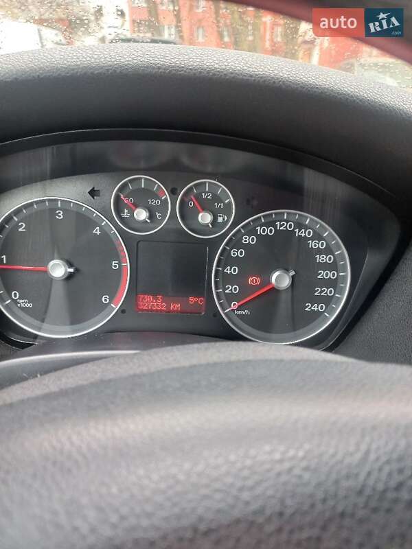 Хэтчбек Ford Focus 2007 в Ровно