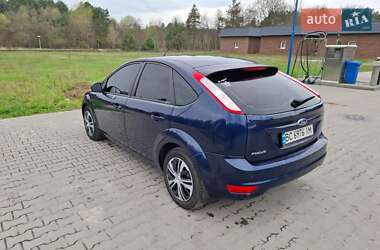 Хэтчбек Ford Focus 2011 в 