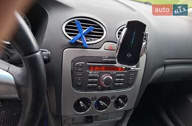 Хэтчбек Ford Focus 2011 в 