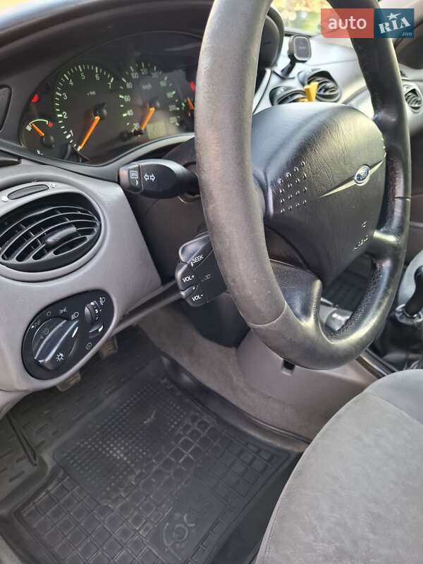 Седан Ford Focus 2000 в Обухове