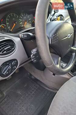 Седан Ford Focus 2000 в 