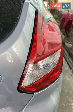 Хэтчбек Ford Focus 2013 в 