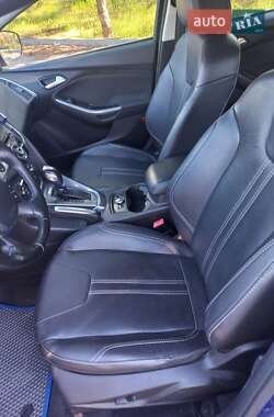 Хэтчбек Ford Focus 2012 в 