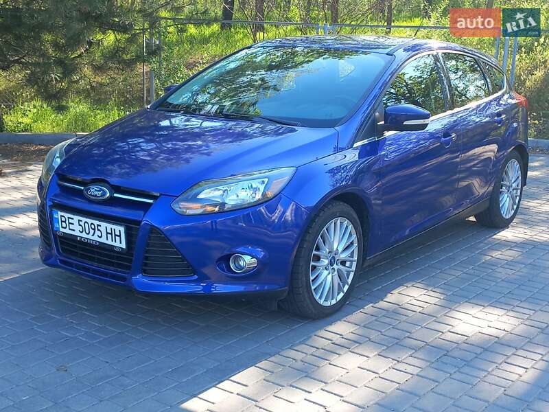 Хэтчбек Ford Focus 2012 в 
