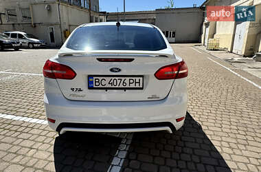 Седан Ford Focus 2015 в 