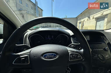 Седан Ford Focus 2015 в 