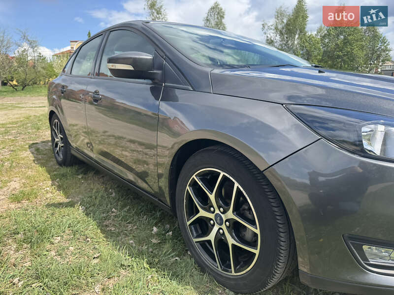 Седан Ford Focus 2017 в Сумах