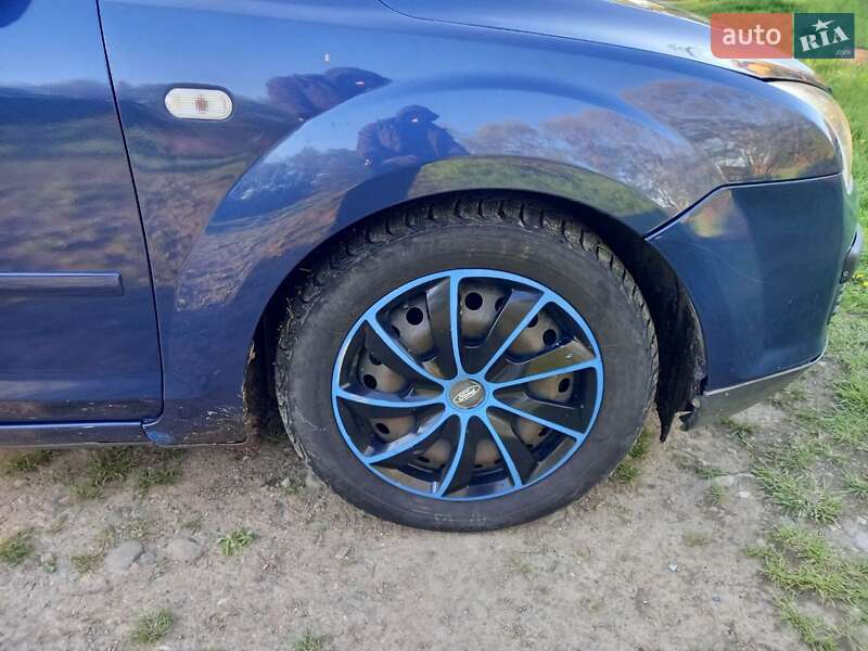 Хэтчбек Ford Focus 2007 в Болехове