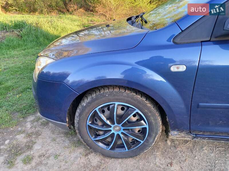 Хэтчбек Ford Focus 2007 в Болехове