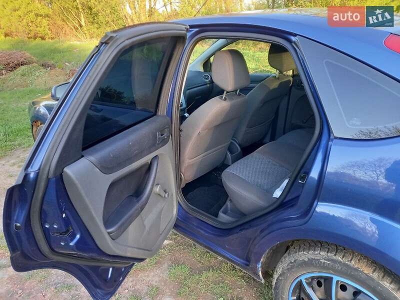 Хэтчбек Ford Focus 2007 в Болехове