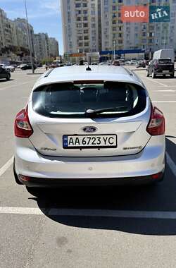 Хэтчбек Ford Focus 2013 в 