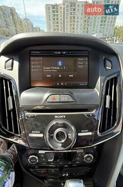 Хэтчбек Ford Focus 2013 в 