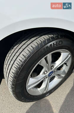 Хэтчбек Ford Focus 2013 в 