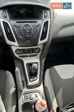 Хэтчбек Ford Focus 2013 в 