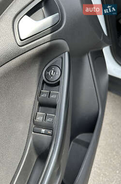 Хэтчбек Ford Focus 2013 в 
