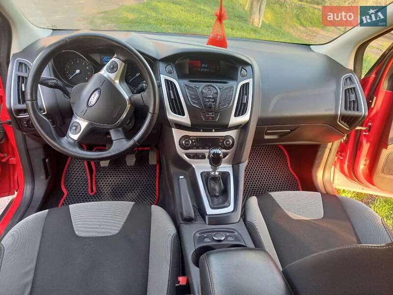 Хэтчбек Ford Focus 2013 в Полтаве фото 6 Хэтчбек Ford Focus 2013 в Полтаве