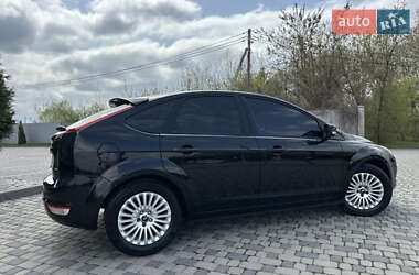 Хэтчбек Ford Focus 2010 в 