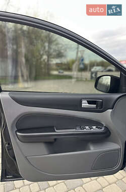 Хэтчбек Ford Focus 2010 в 